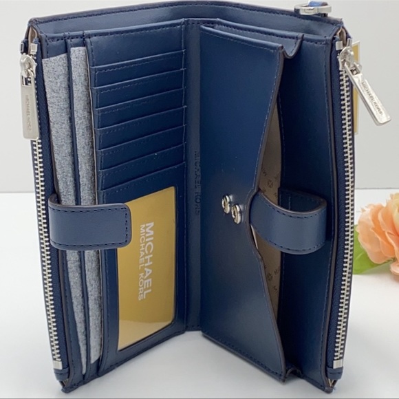 MICHAEL KORS LARGE DOUBLE ZIP WRISTLET DK CHAMBRAY - Picture 12 of 15